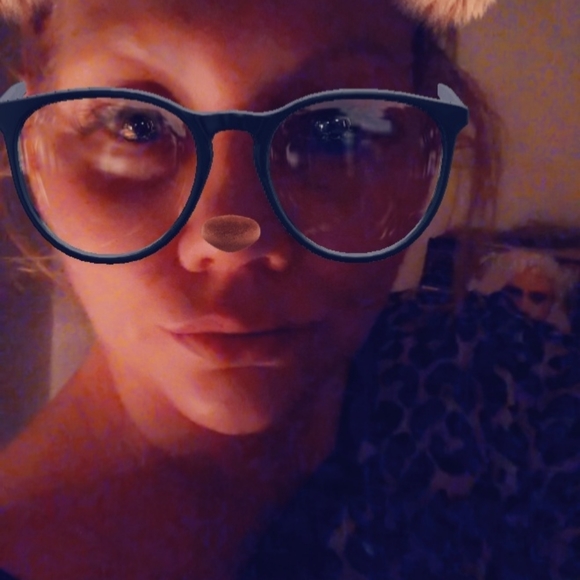 Meet your Posher, Karena - Picture 3 of 3